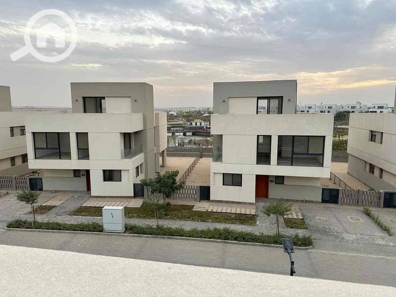 2 d69d2383-eb86-4603-be1f-f16eb78adca9. jpg