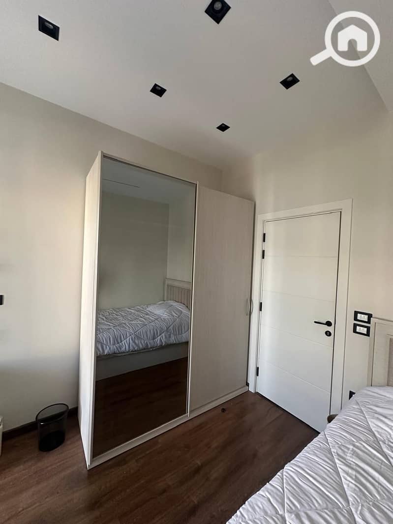 7 135ef5d8-cfd3-44e9-a3d4-862f1a503539. jpg