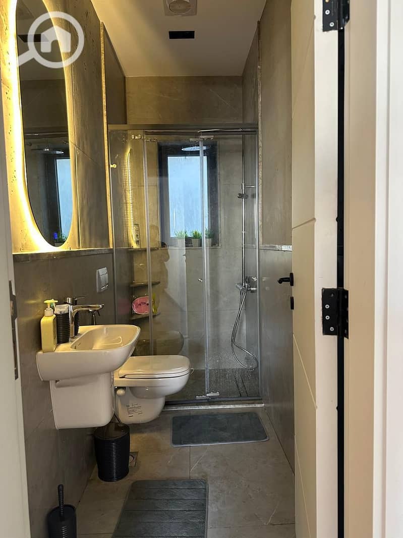 8 771ff921-93aa-459c-aca6-d1704bb0384d. jpg