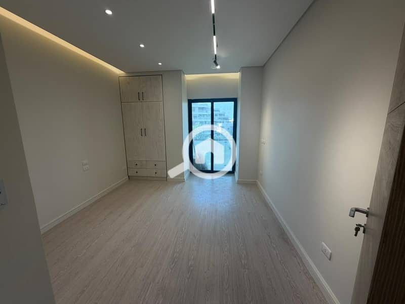 8 3de2e15f-a134-46df-b723-1b95901a6c99. jpg