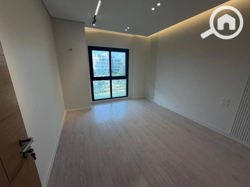 9 046d411c-39ca-4f9a-8ea9-2e4bde2e7495. jpg