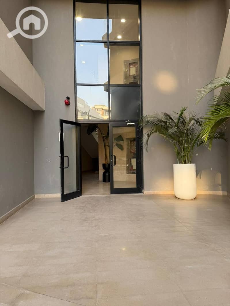 10 216a5972-a83d-4eed-96f4-3ec52128bf48. jpg