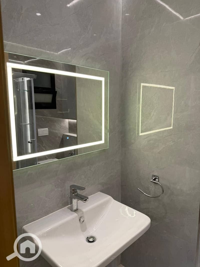 16 f95220ec-90e3-4a84-8cc9-2aee43d1c40e. jpg