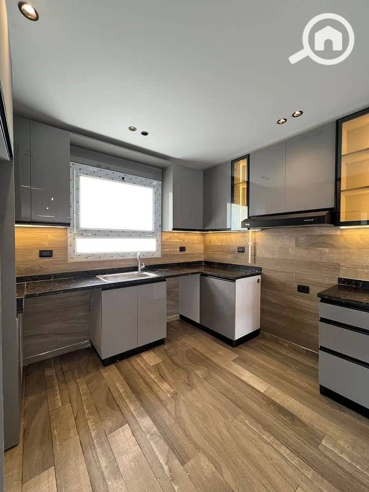 8 03104c96-5022-4576-9994-46b80e36f586. jpg