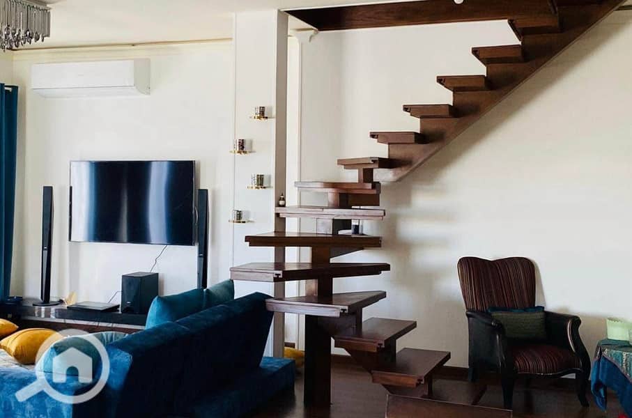 3 5745b7b8-26c1-4ca9-aab1-2e58fd7cc512. jpeg