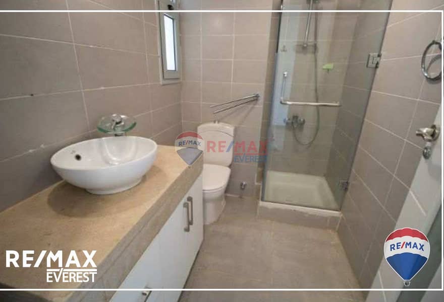 8 809d02df-fd44-49e1-862d-cacf87339bda. jpg