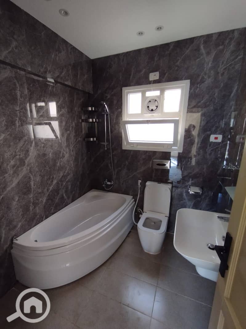 5 65f0516e-f433-495d-9647-da3cef95c810. jpeg