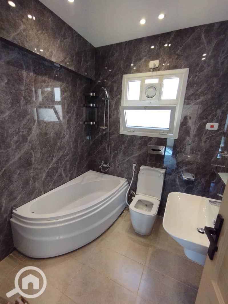 10 f29ffbc3-ca0d-48c3-81e2-4790bff2f3e8. jpeg