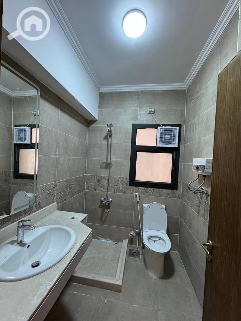 7 d0808c23-6956-45a5-8611-efec6bd8c64f. jpg