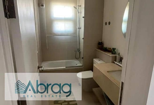 8 8086009-d5ee3o. jpg