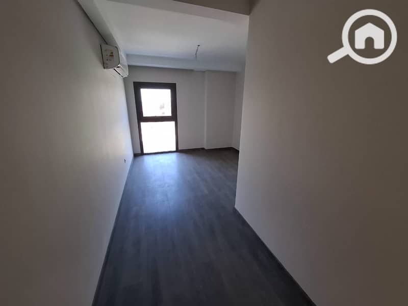 3 0f6474f4-9e19-49f6-9c16-18b5dcf64ed9. jpeg