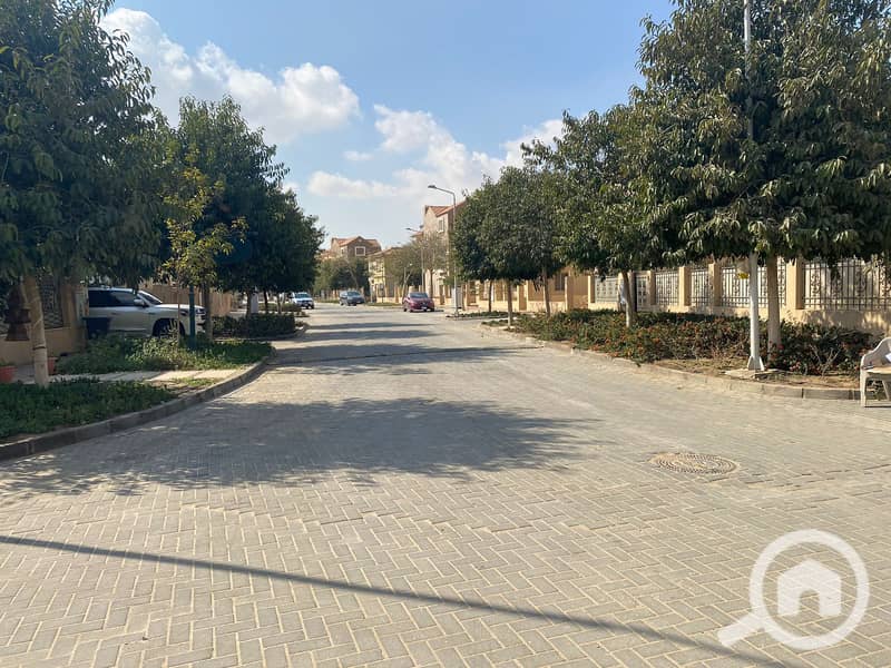 10 e4756141-3ee1-4b4d-90eb-8d1c1309b1f6. jpg