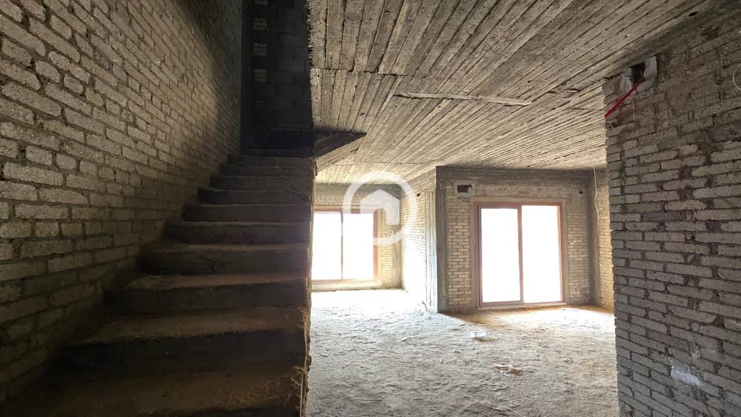 4 5ddce989-15a4-40dc-9221-0b18cbc7d5bd. jpeg