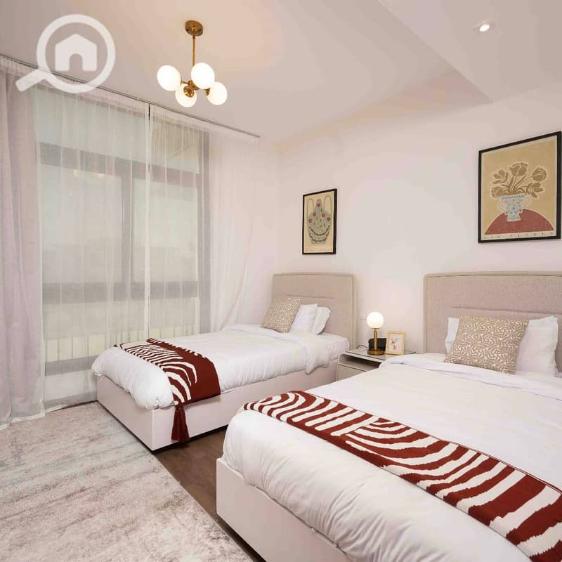 8 cb8eeaf7-305e-4118-9f56-758a560cc584. jpg