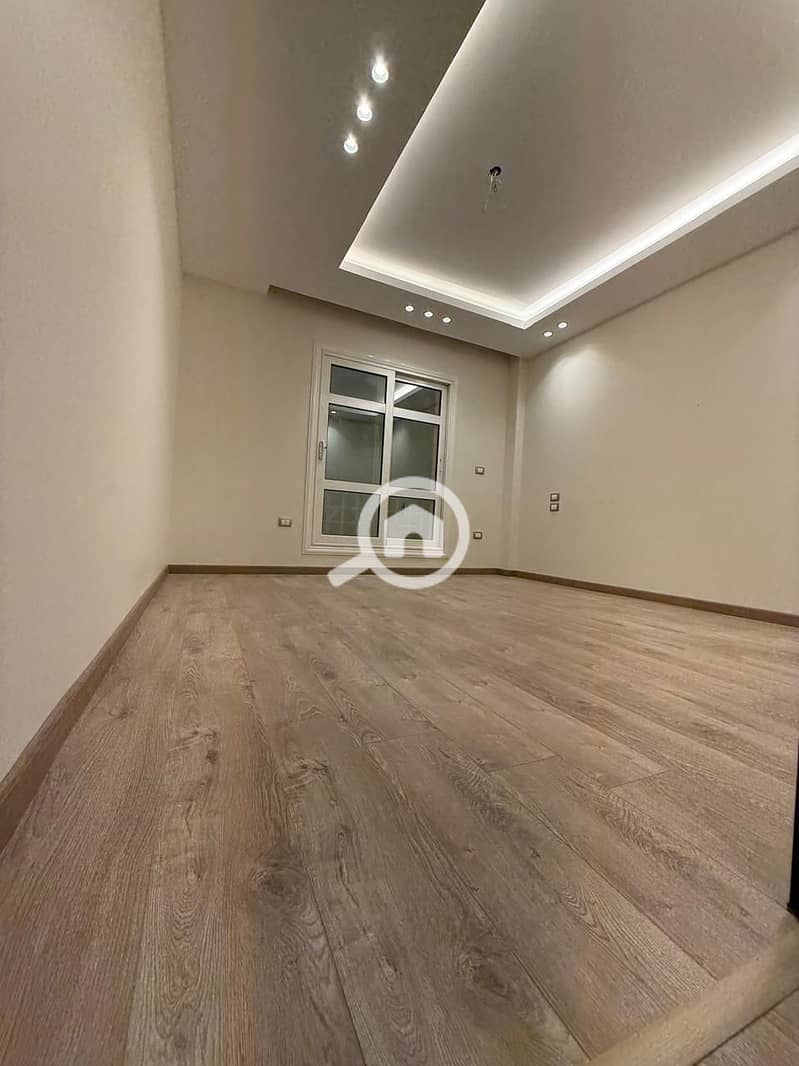 12 dff9c1b9-7a47-4af0-beec-fb4bed1eefb8. jpg