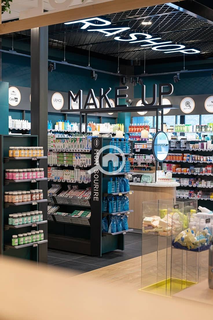 11 MAKE UP - Agencement Pharmacie de l'Arpenaz (74). jpeg