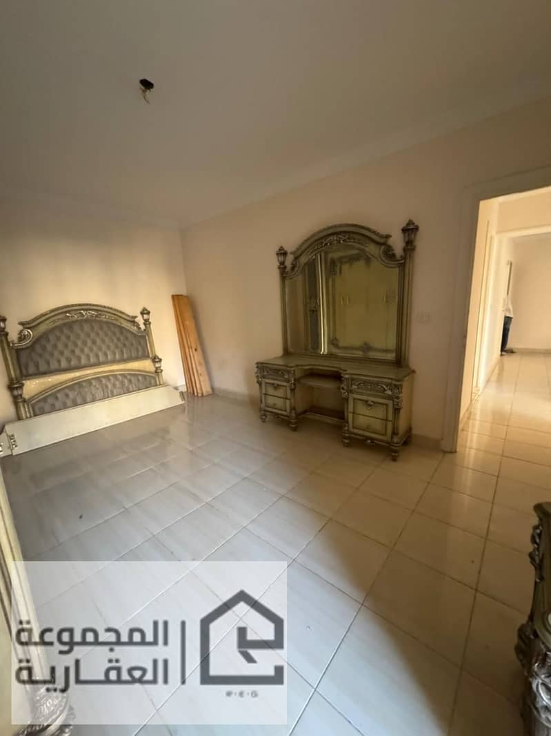 8 ad4d683c-a546-4600-b495-dec34b8cbdda. jpg