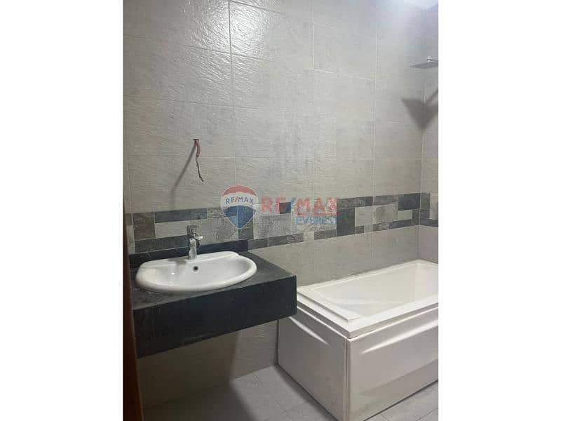 10 f438d8ff-b19d-4a0b-8386-14369f8f3df3. jfif. jpg