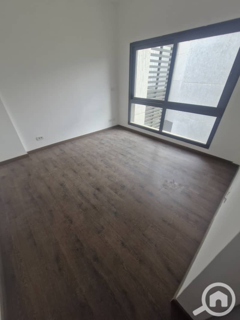 5 6e89d9b5-a0fa-4828-b74e-ad885c90aef7. jpg