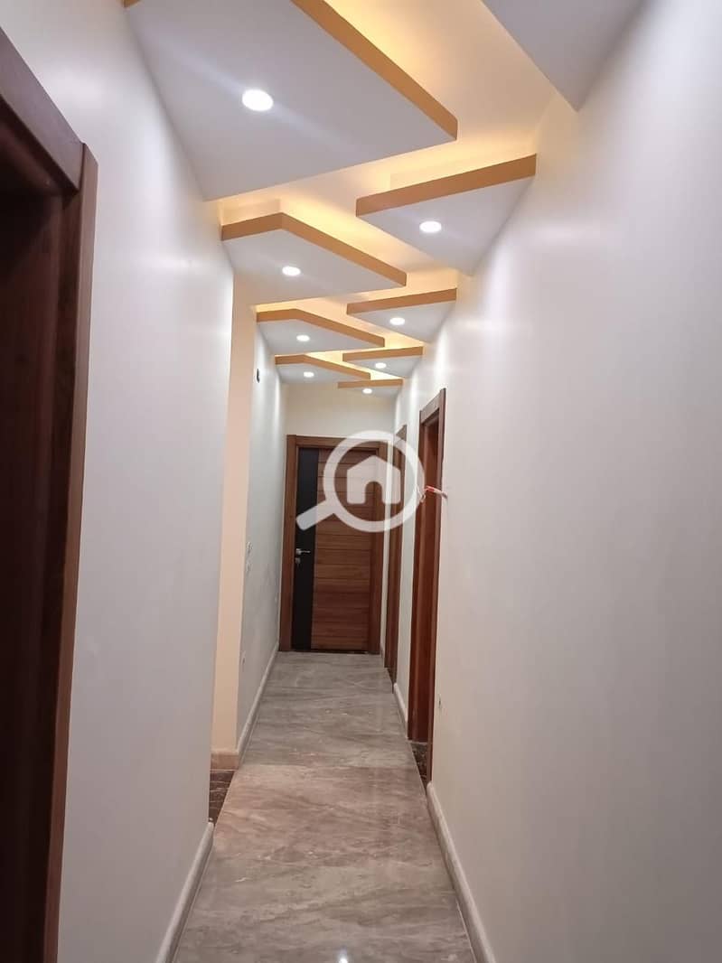 10 183                  . jpg