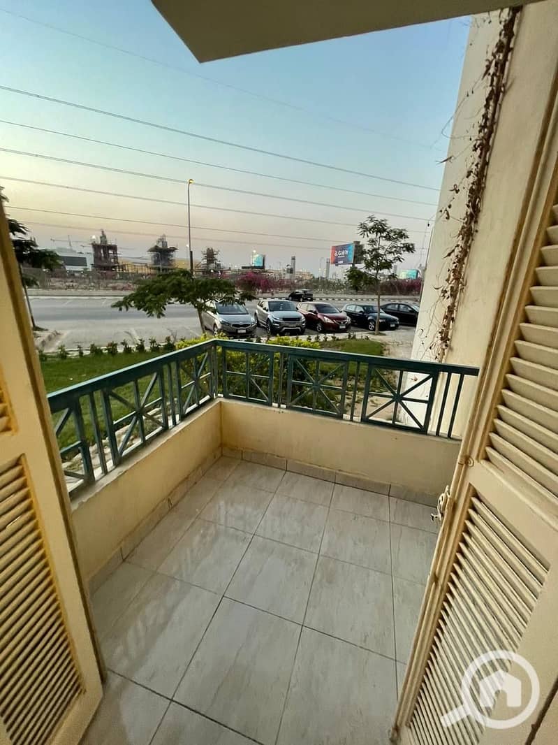 10 8a7e7350-6fc9-40a1-9e22-6fc6c50f2966. jpeg