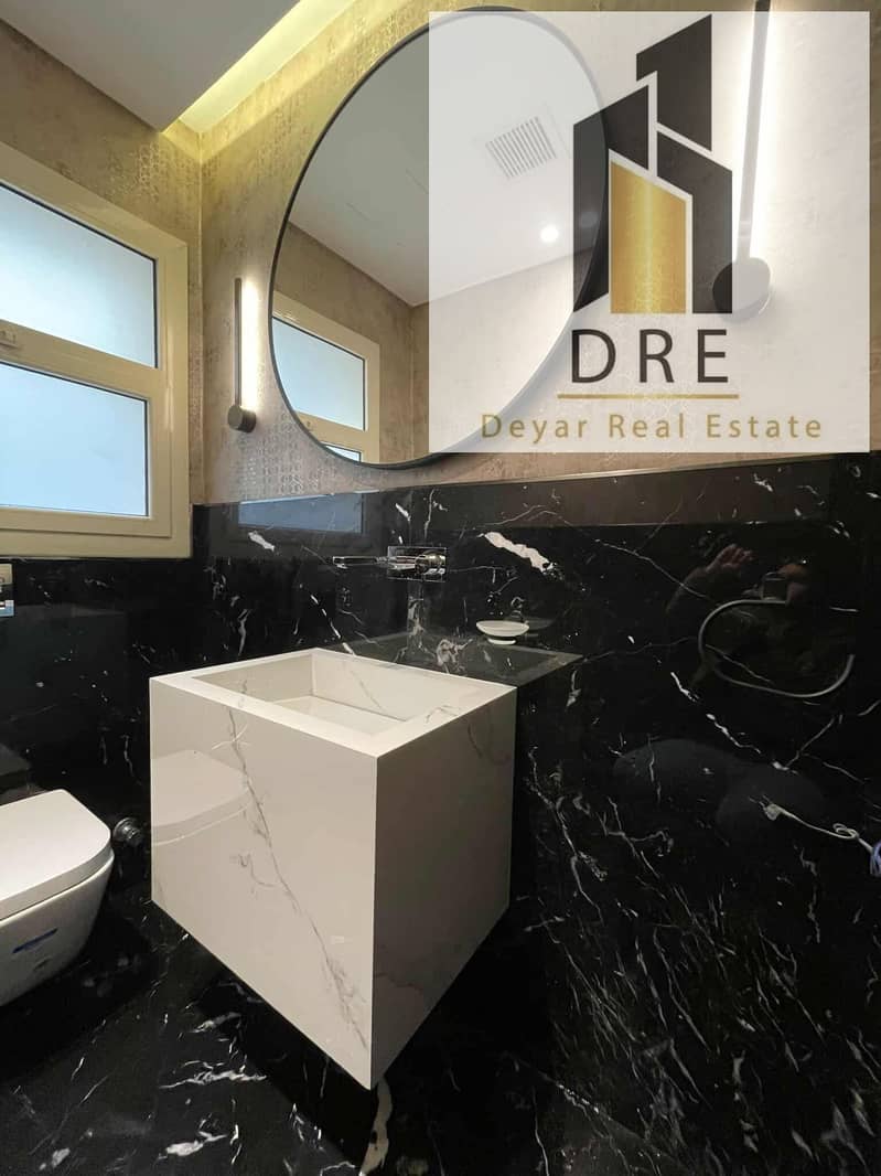 4 73d60ca0-7355-445b-bb1b-abb9c4d95060. jpg