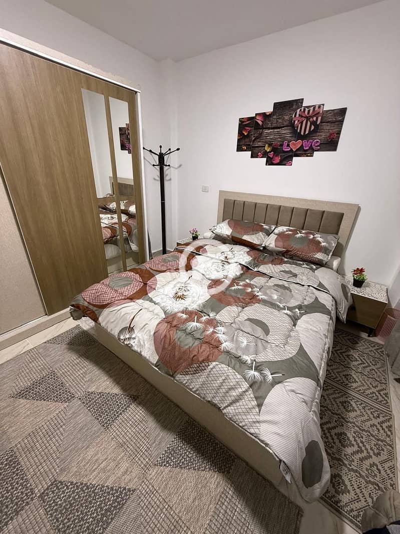 7 989a602e-8e18-4045-858a-9c72bfdc3545. jpg