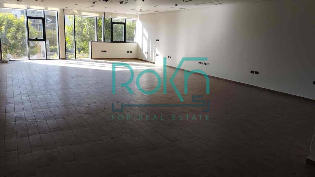 4 2ac2005f-4b3b-43ef-bc2e-415e8a1aa980. jpg