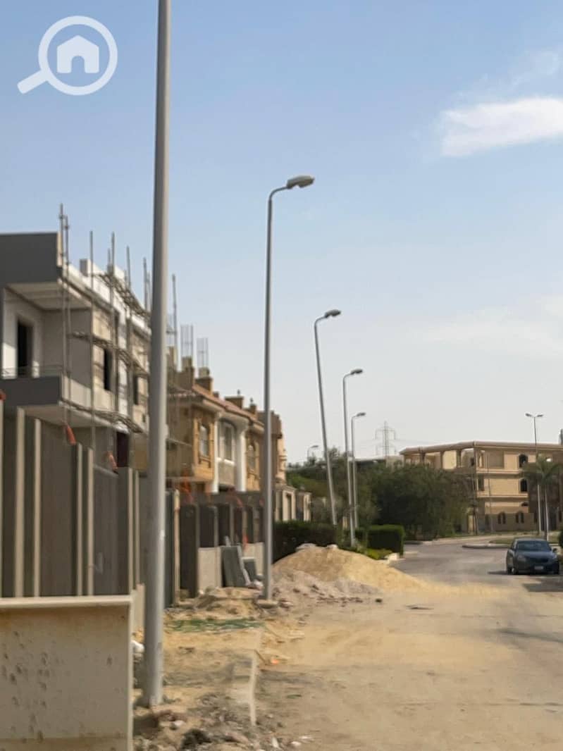 4 e06076f4-fbe2-497e-a0ea-7e32101e2fe0. jpg