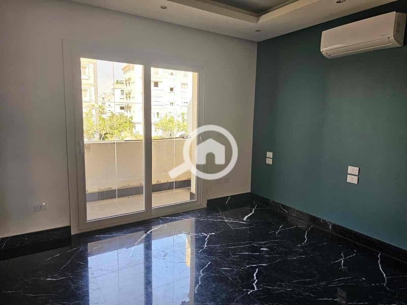 8 724245e2-274d-47d5-ba47-89c7779fbe31. jpg