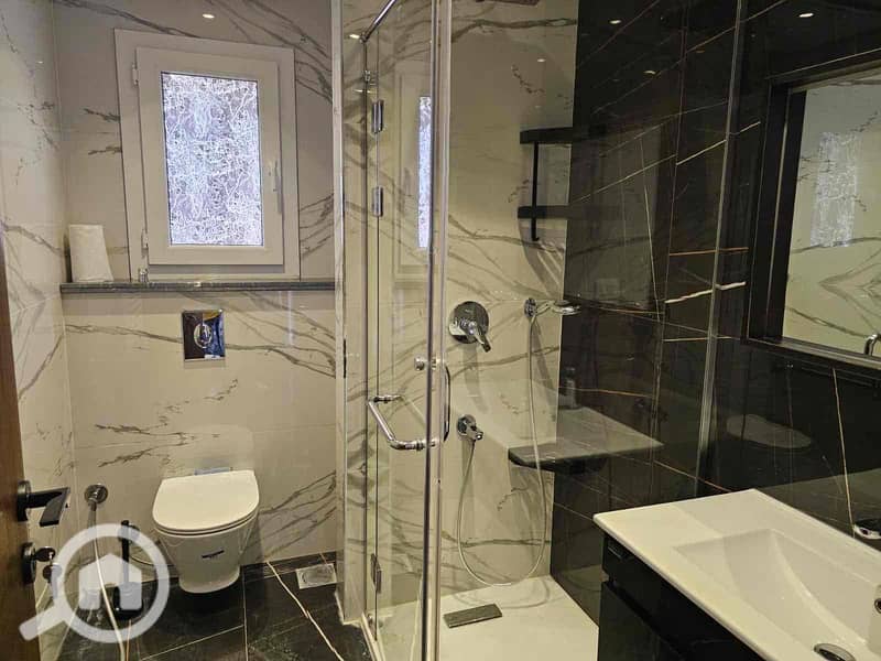 11 2fc11392-97b9-4066-8051-e383c156d699. jpg