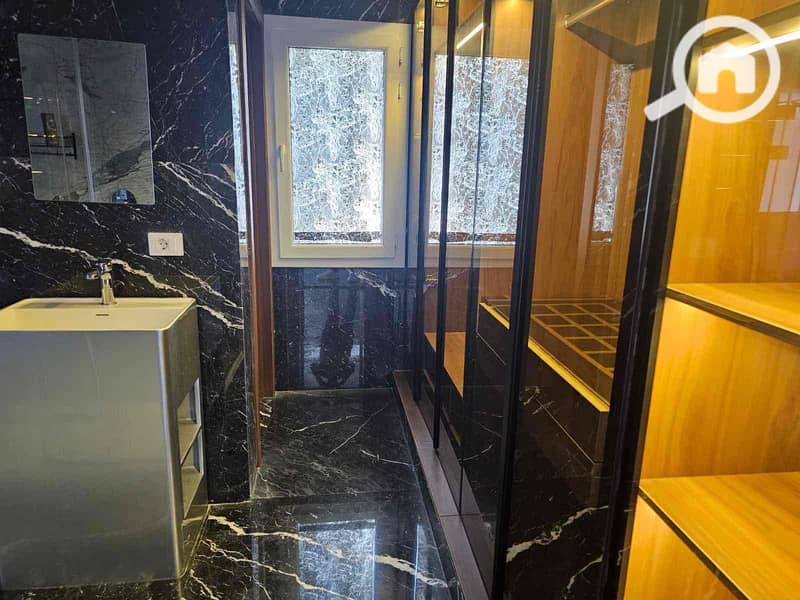 18 f4928925-e921-465e-9641-2a41c1eb8a07. jpg