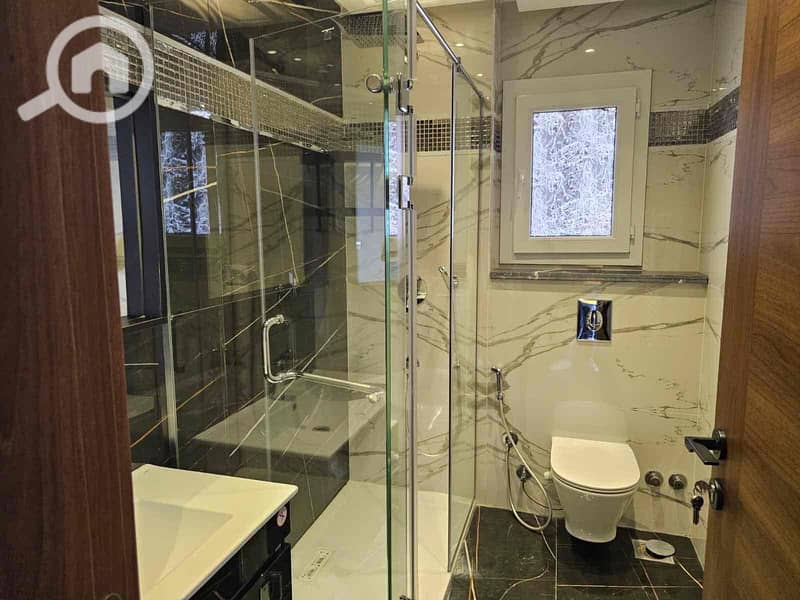 21 3d56b476-6f03-4572-bf64-235d964b5e3e. jpg