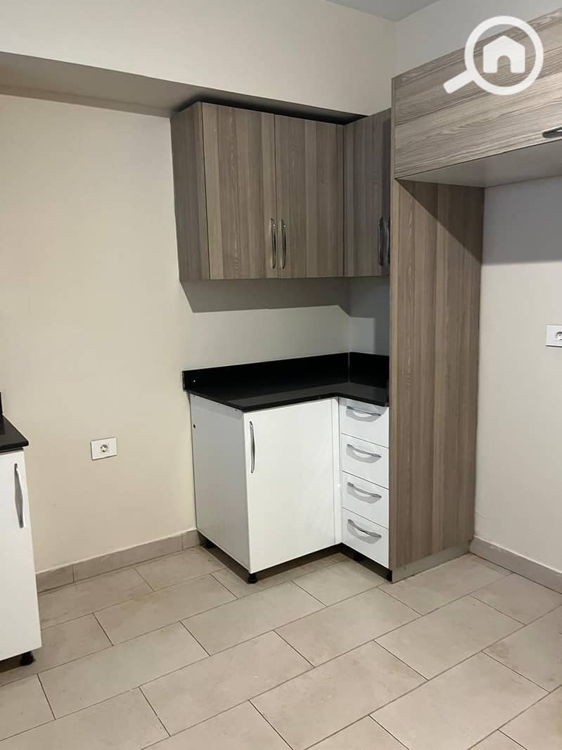 8 441b7bd8-fc96-40f6-8723-85fb76f4cf6f. jpg