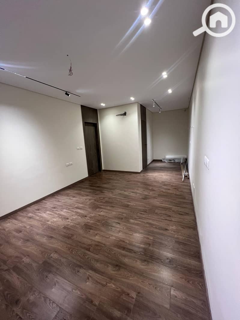 10 WhatsApp Image 2025-11-17 at 16.45. 49. jpeg