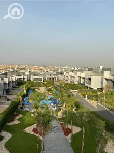 3 Bedroom Townhouse for Sale in Sheikh Zayed, Giza - patio1. jpg