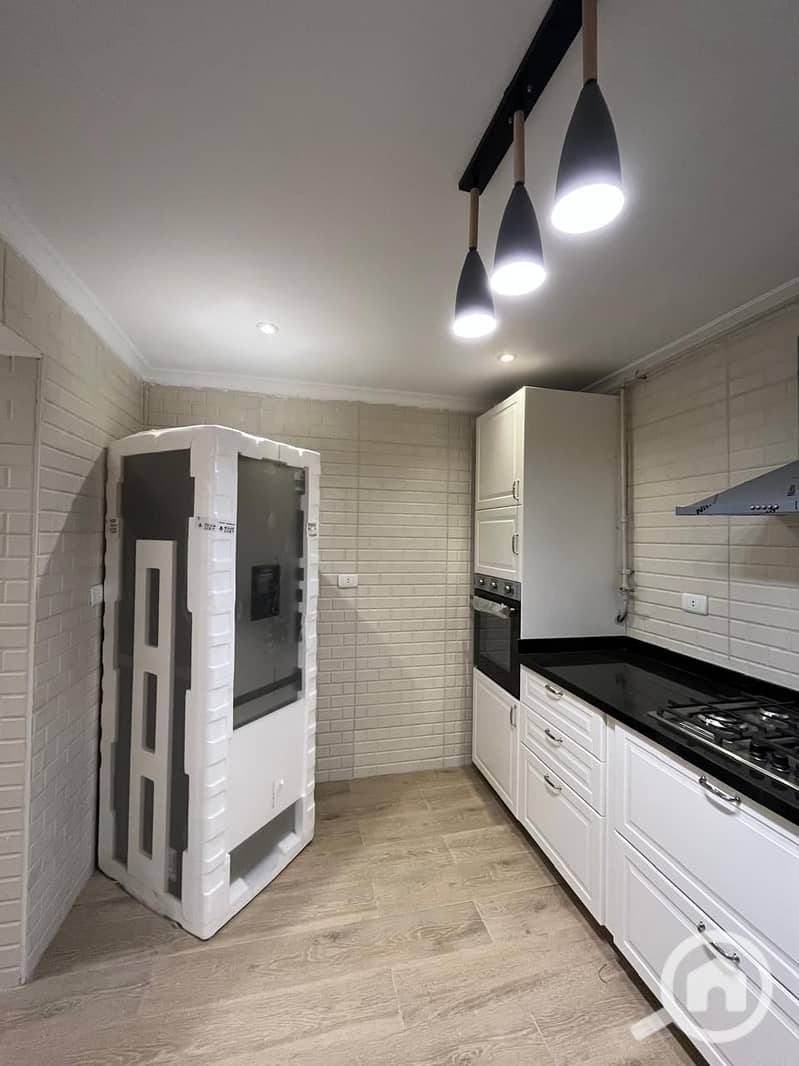 10 7046e3f8-b610-4f0b-9698-2114558bdef3. jpeg