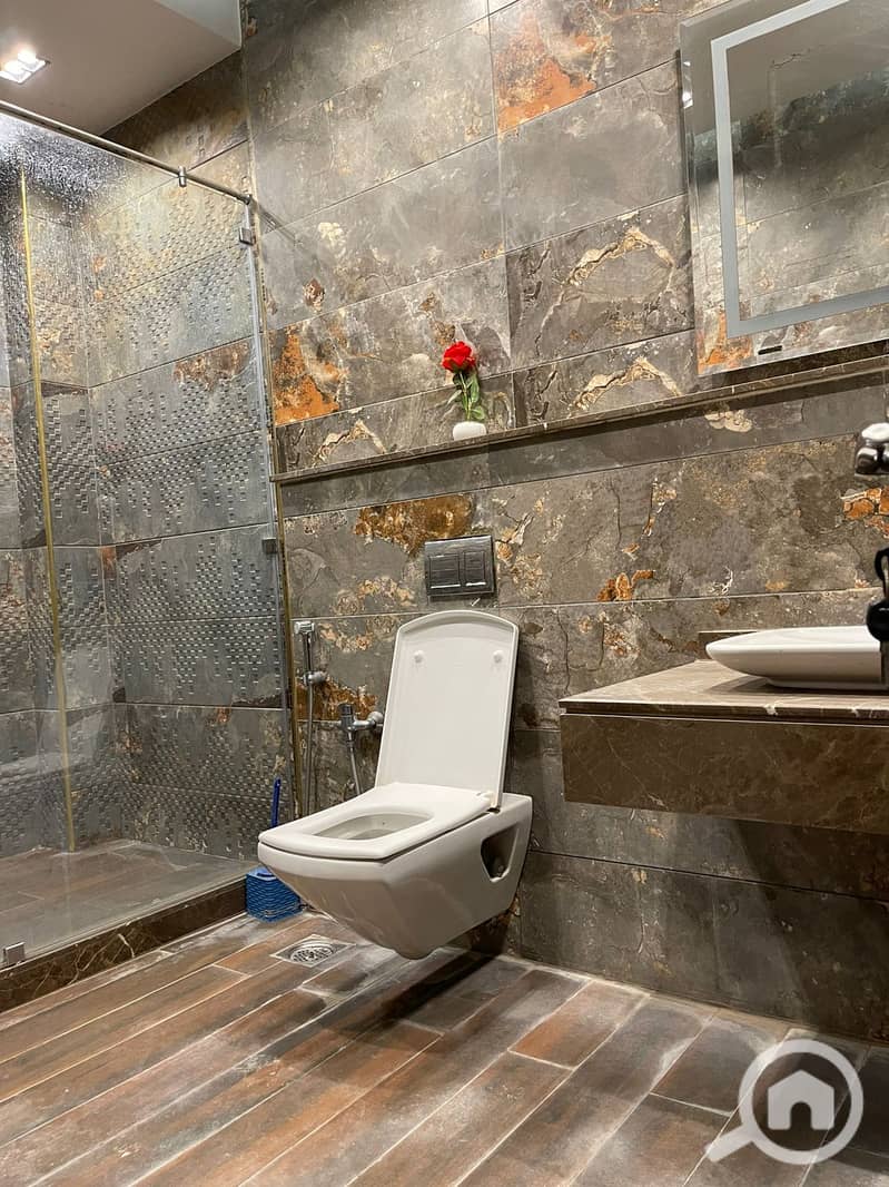 2 5dbb8055-e4a2-45b2-a898-827413702f72. jpg