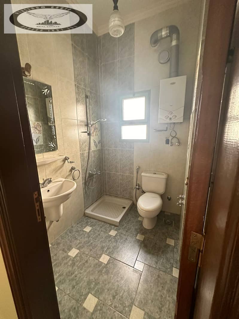 10 48398767-f16f-4ee0-ba78-b20cb7ba832e. jpg