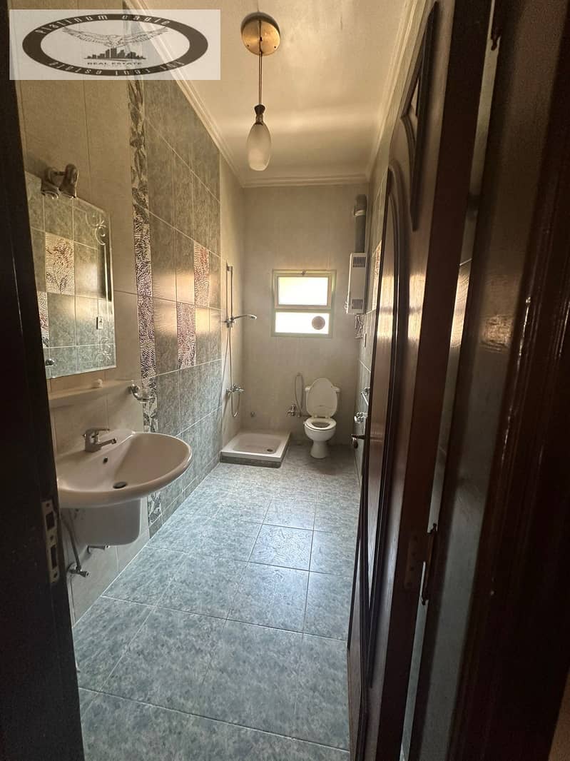 11 f5623c5b-86a7-48ed-8dde-68124c2d1996. jpg