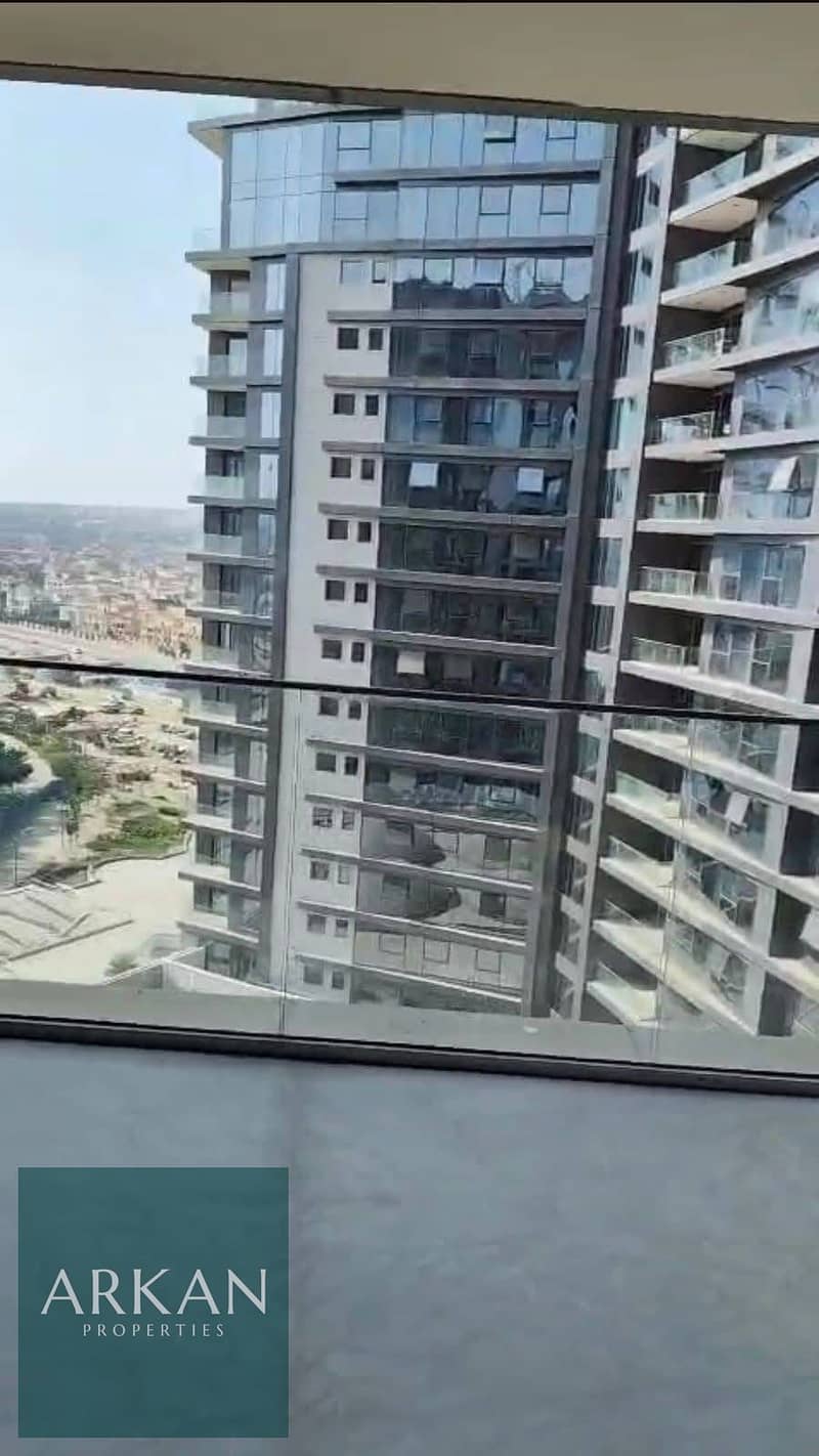 9 e10e9c3c-b5ec-472a-8fac-a1546c966014. jpg