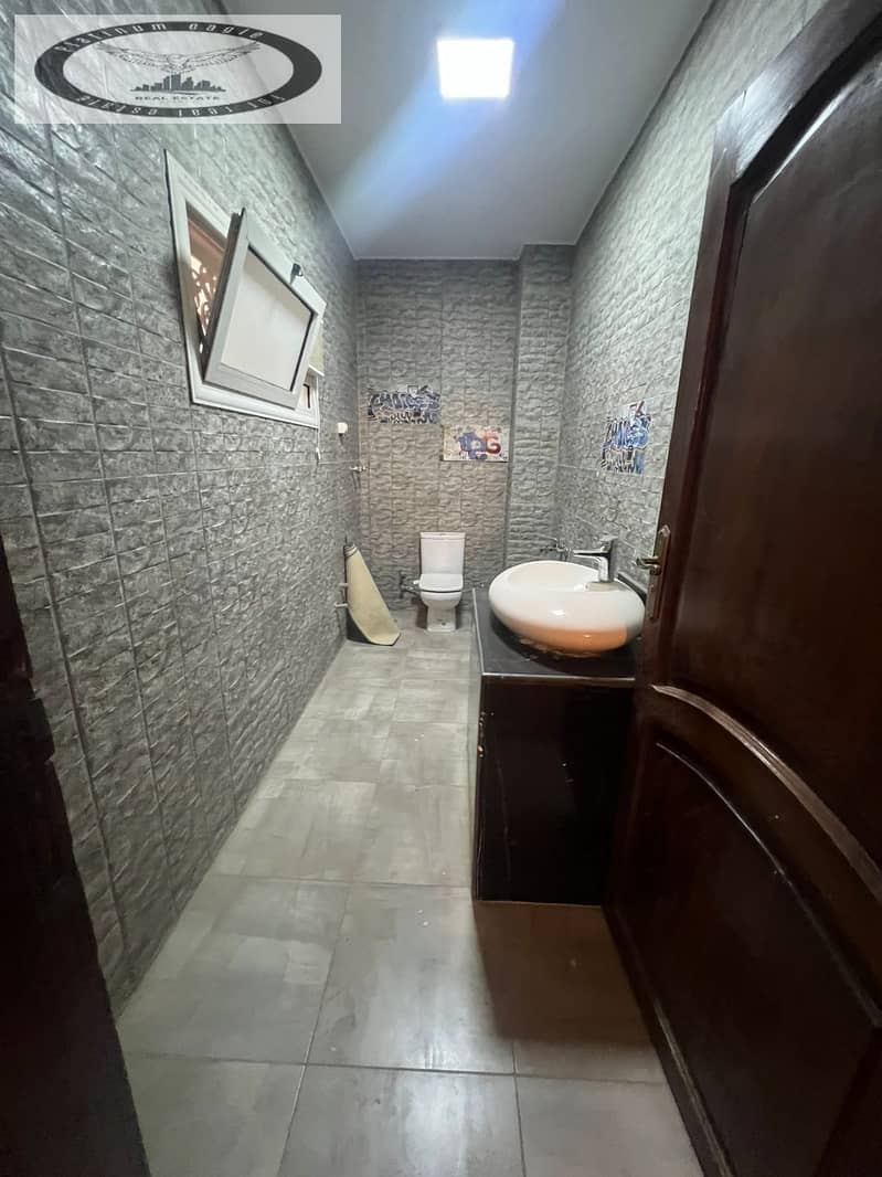 9 3f30040b-a5a9-40ef-8c8e-01cbd5e9edab. jpg