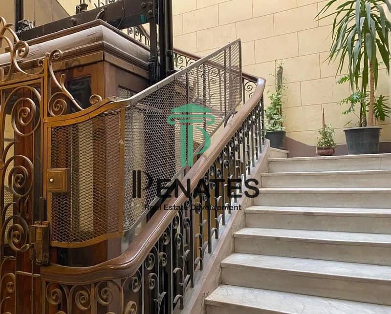 10 8229696-a8b71o. jpg