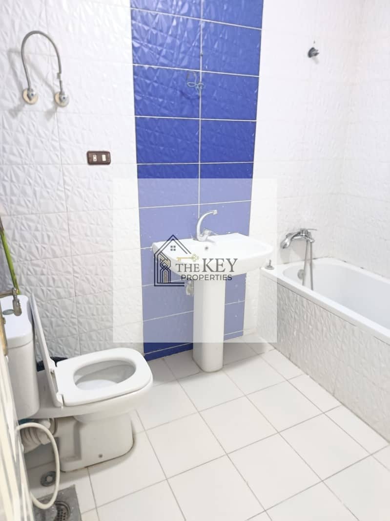 10 WhatsApp Image 2025-11-16 at 16.42. 24_3a9649a9. jpg