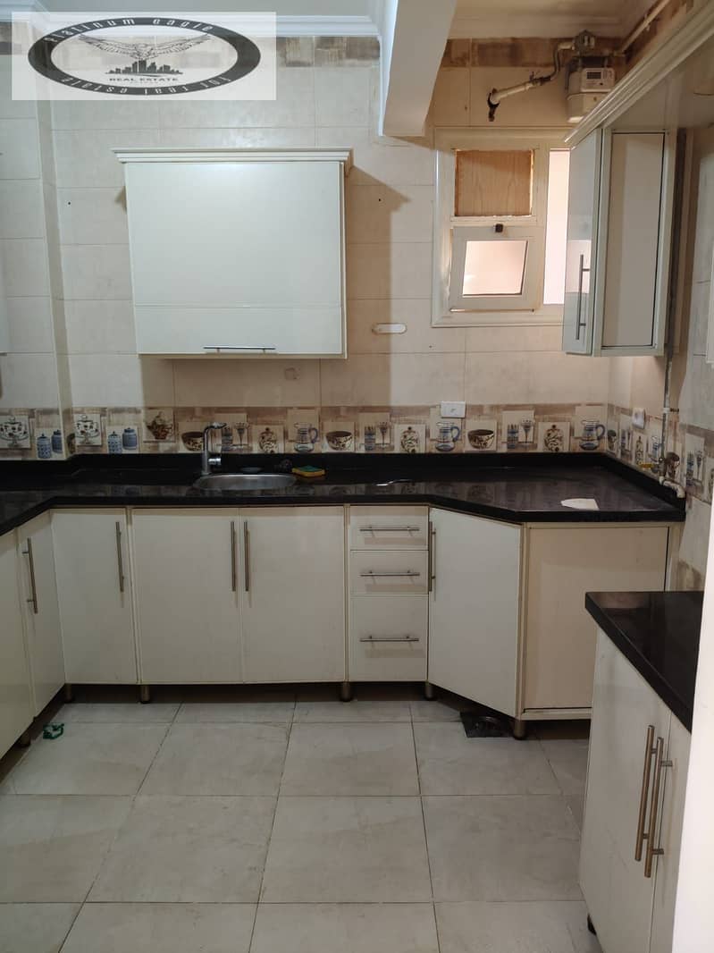 8 1a5d1225-5d85-4d52-a2fa-7dc1161a136b. jpg