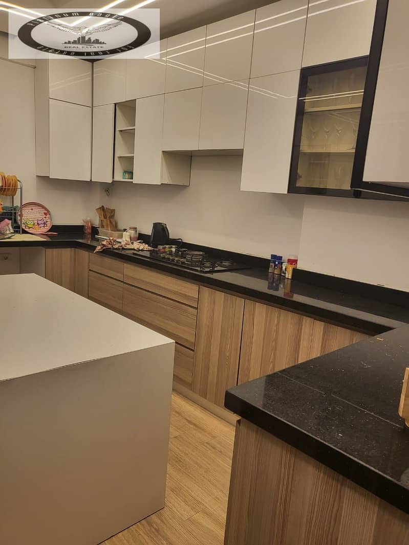 12 054e70ad-6de8-417e-9ea4-c00fd2a97ca6. jpg