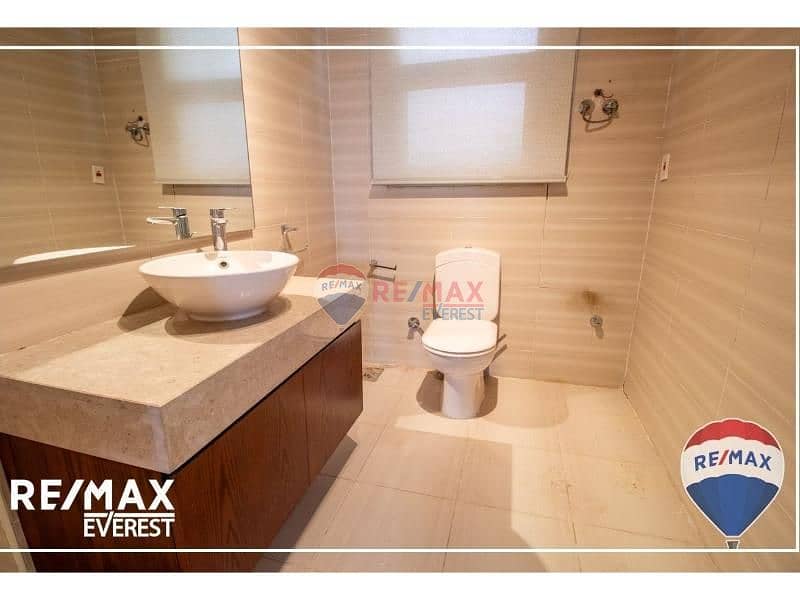 7 7bf8f7ba-5346-43f6-a9d9-748a46b4b1fb. jpg