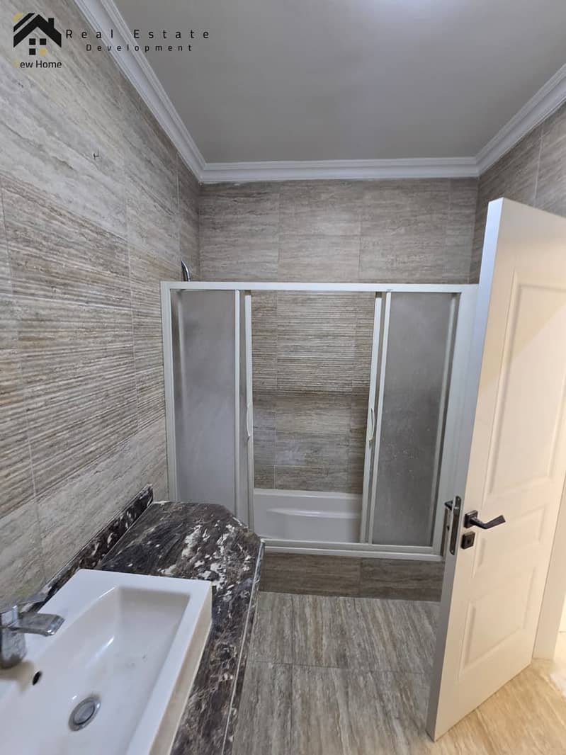 16 WhatsApp Image 2025-11-17 at 13.21. 39_be4c5114. jpg