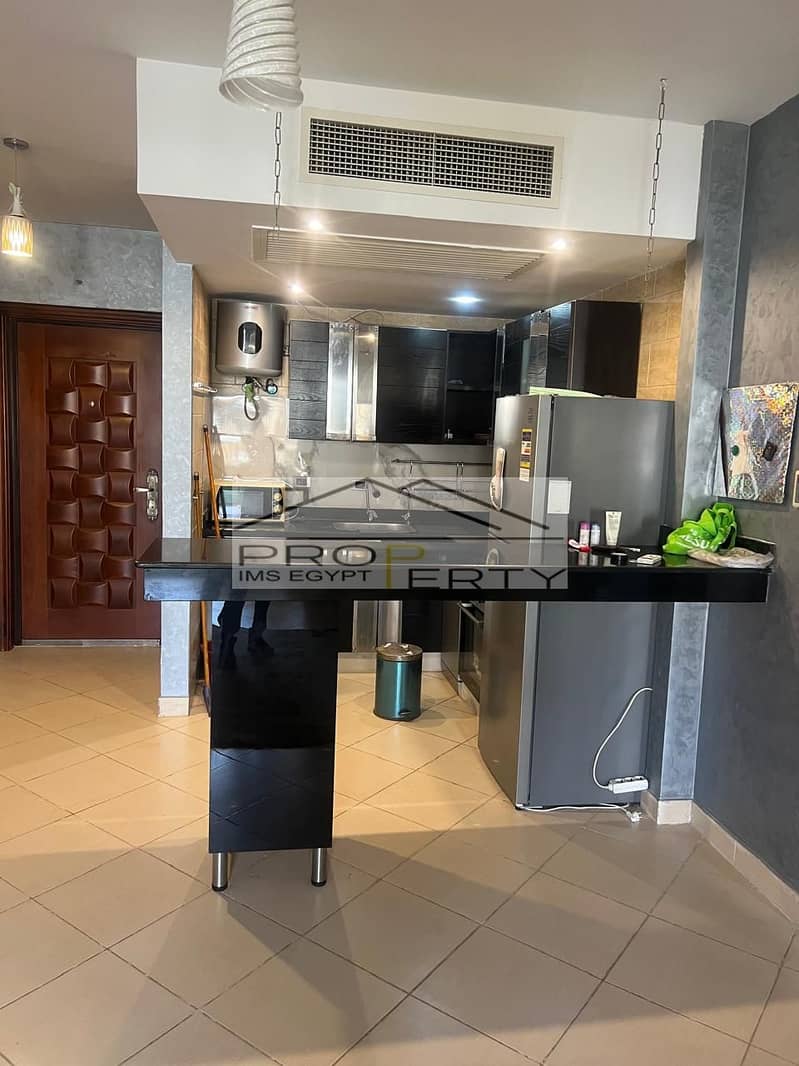 10 77763ae3-6a32-45e4-b896-f3b51be7ea61. jpg