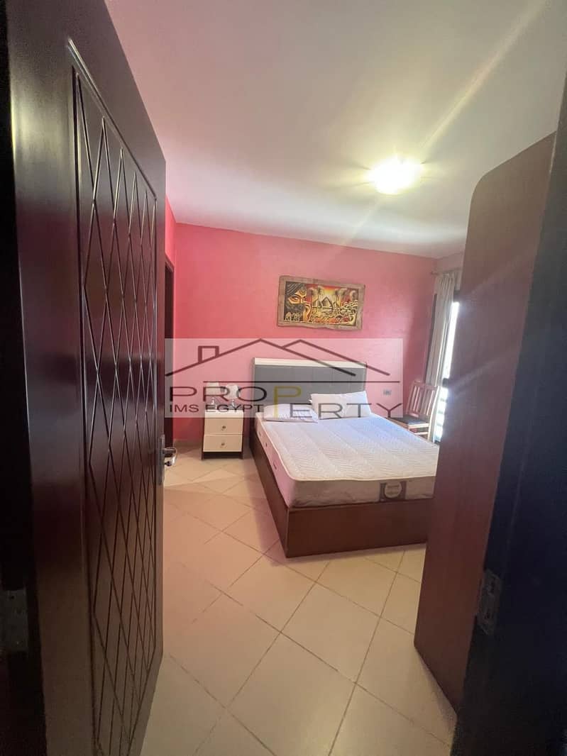 12 b2898bd2-c5b4-40b4-bac3-002fae22a3d2. jpg